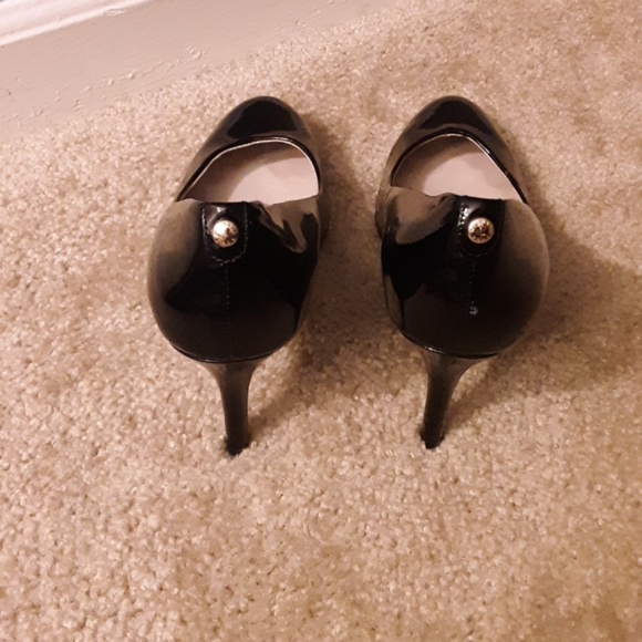 Michael Kors Black patent leather heels. - Picture 2 of 5